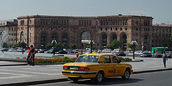 Am Hanrapetutyan Hraparak in Yerevan
