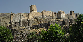 Festung von Khertvisi hoch über dem Kuratal