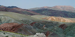 Farbenfrohe karge Landschaft bei Chaldiran