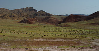 Farbige Erosionslandschaft bei Tuzluca