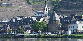 Kirche und Wehrturm des Ortes Bleidenberg