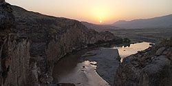 Sonnenuntergang über dem Tigris in Hasankeyf